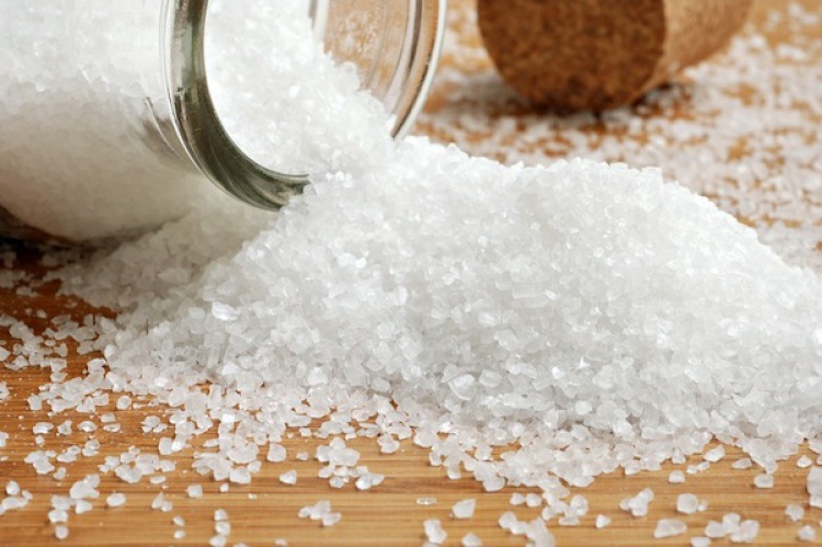 La sal marina para cocinar puede contener plástico